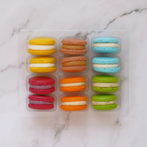 12 macarons
