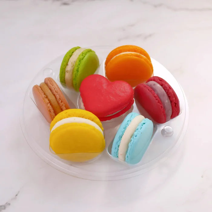 7 macarons