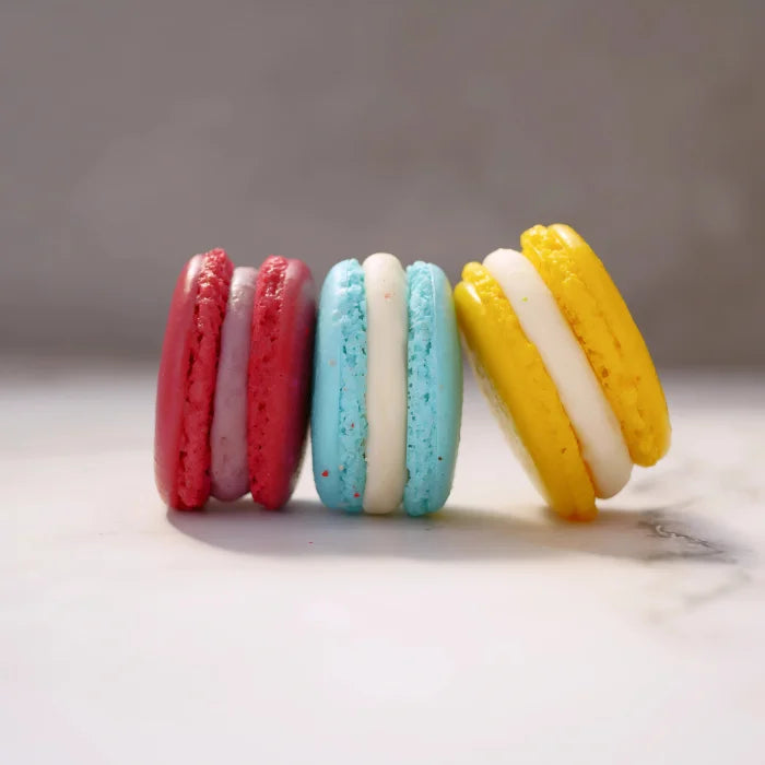 24 macarons