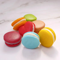 24 macarons