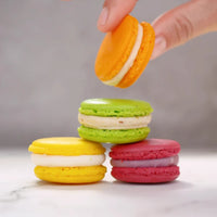24 macarons